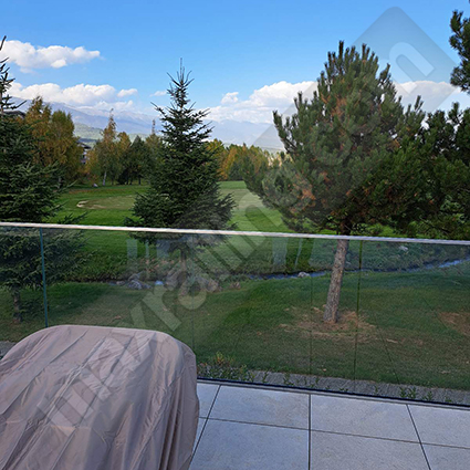 Стъклен парапет с алуминиев профил